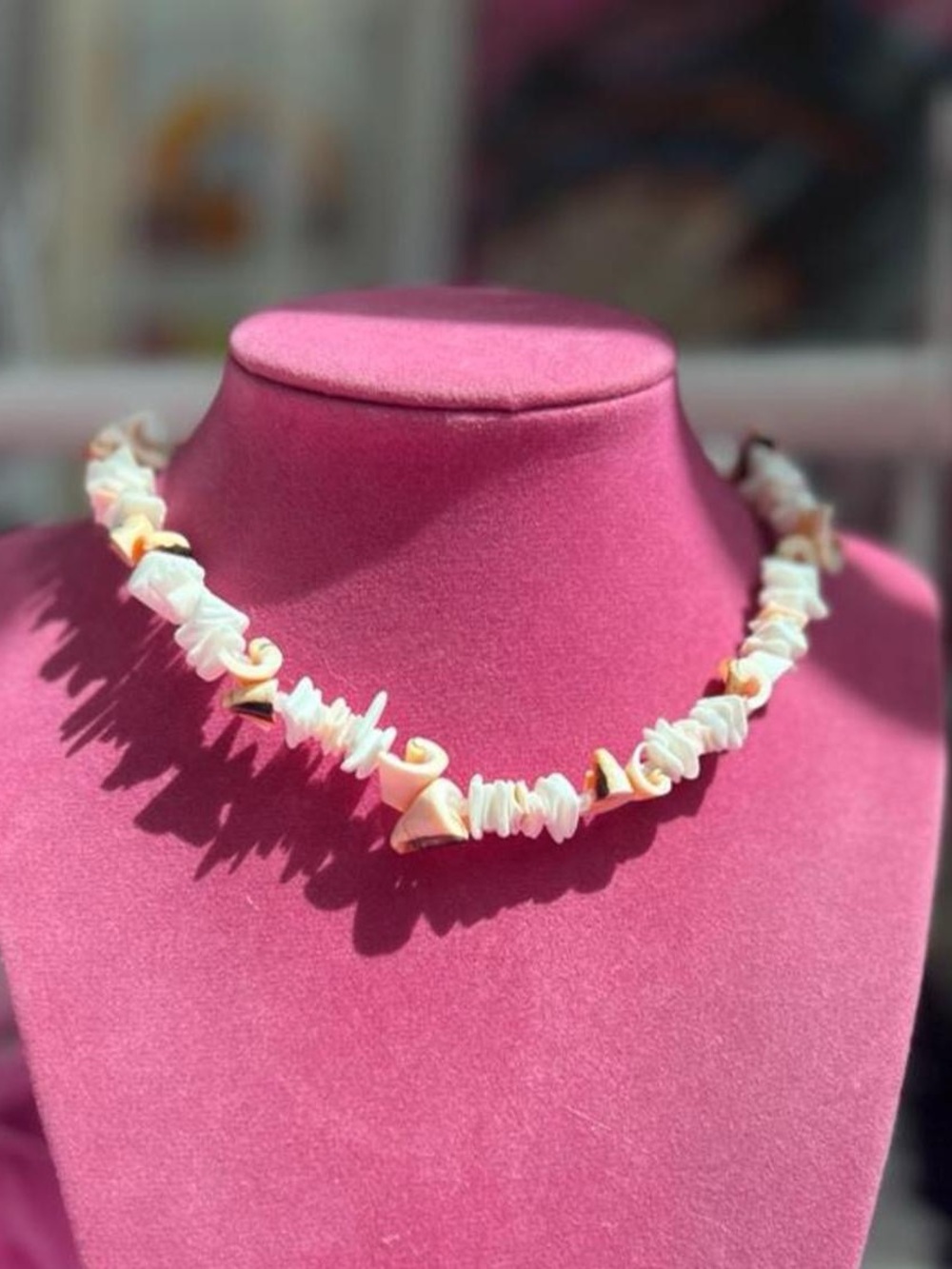 Y2K White and pinkish shell necklace